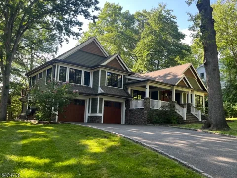 11 Crystal Rd