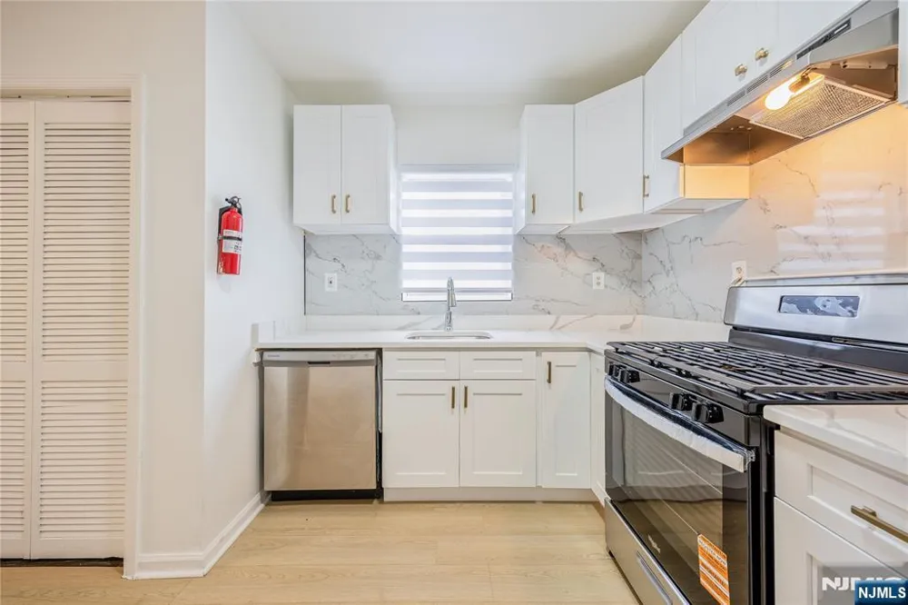422 Halsted Street East Orange, NJ 07018