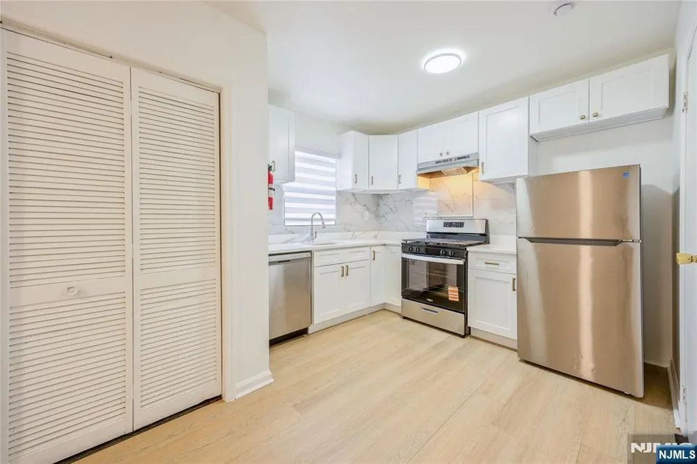 422 Halsted Street East Orange, NJ 07018