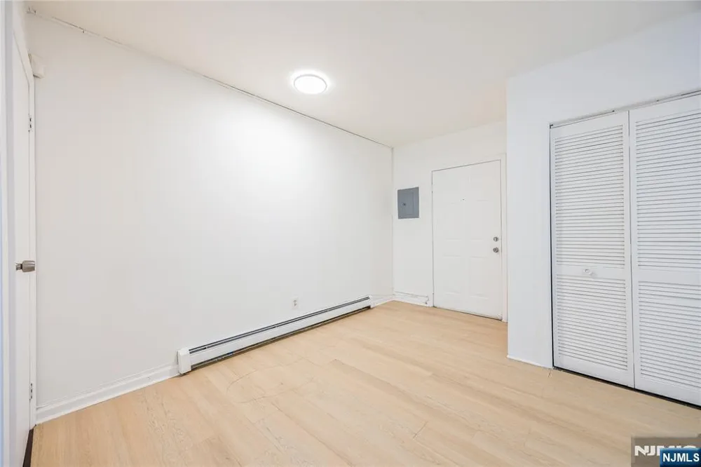 422 Halsted Street East Orange, NJ 07018