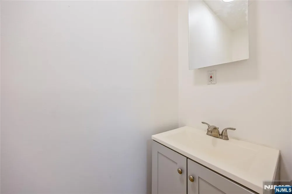 422 Halsted Street East Orange, NJ 07018