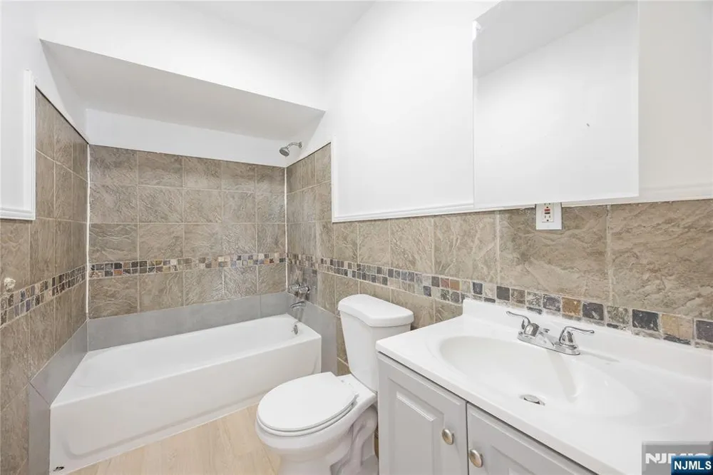 422 Halsted Street East Orange, NJ 07018
