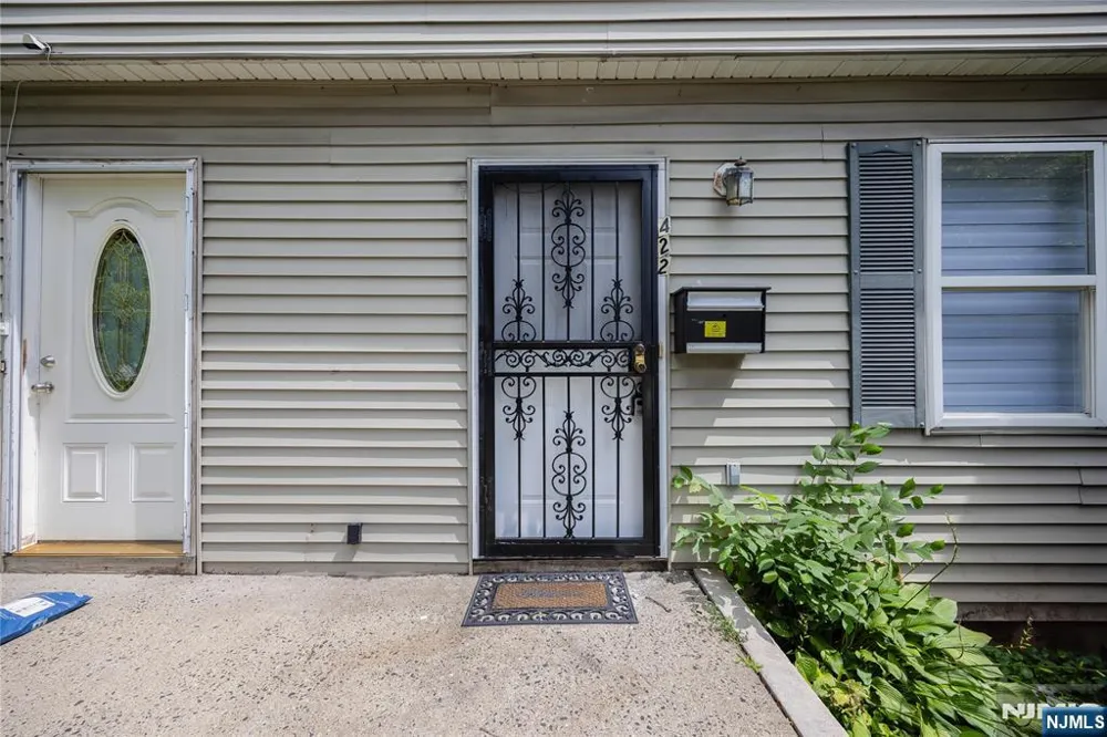 422 Halsted Street East Orange, NJ 07018