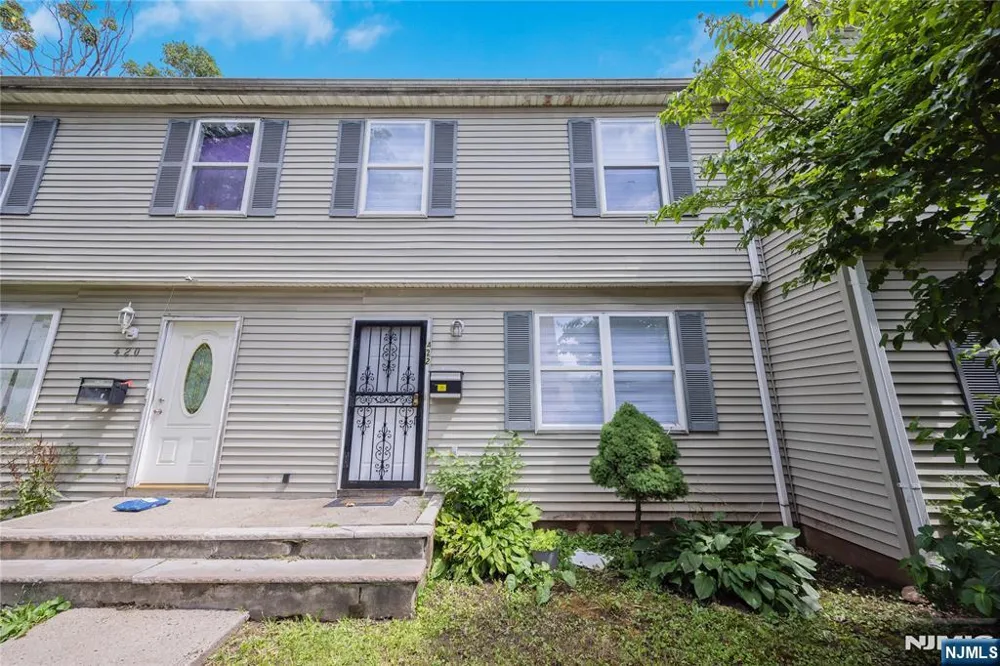 422 Halsted Street East Orange, NJ 07018
