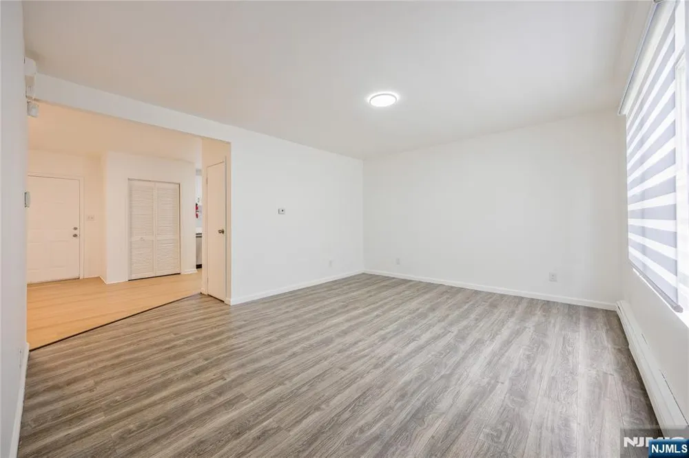 422 Halsted Street East Orange, NJ 07018