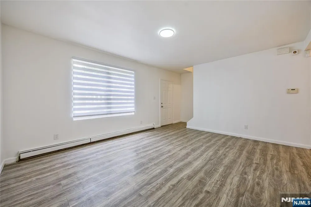 422 Halsted Street East Orange, NJ 07018