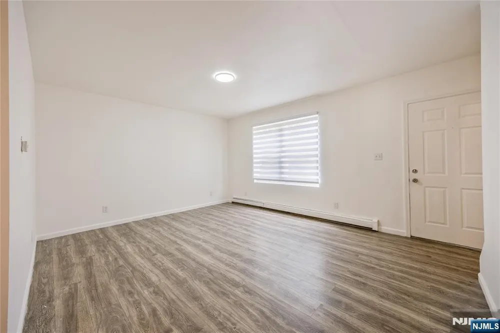 422 Halsted Street East Orange, NJ 07018