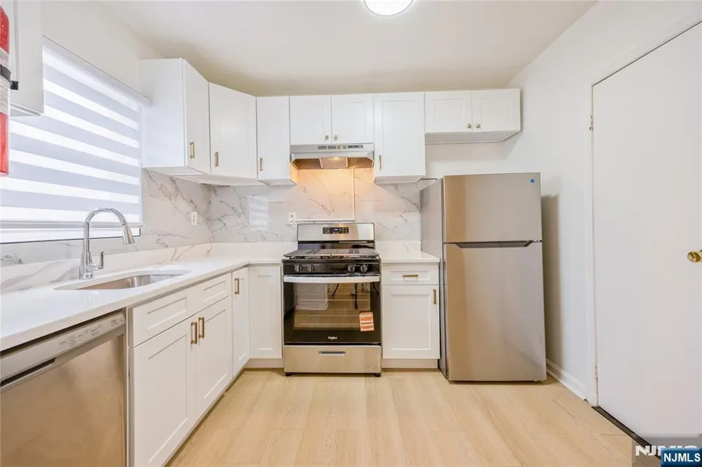 422 Halsted Street East Orange, NJ 07018