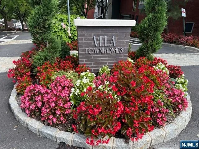 6 Vela Way Edgewater, NJ 07020