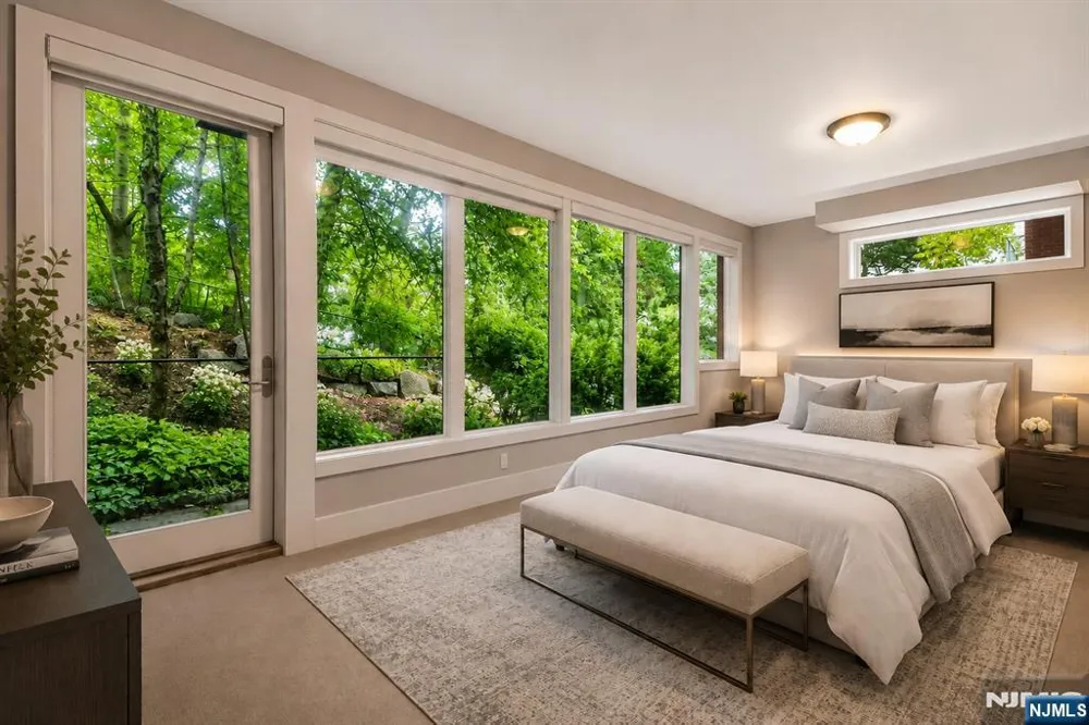6 Vela Way Edgewater, NJ 07020