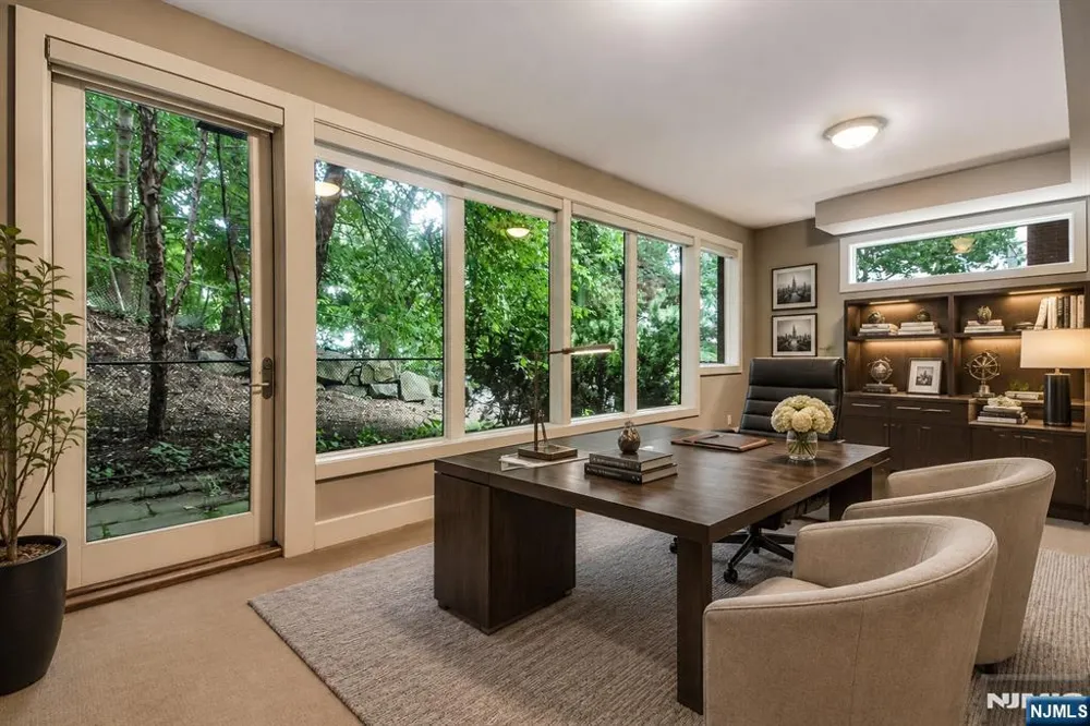 6 Vela Way Edgewater, NJ 07020