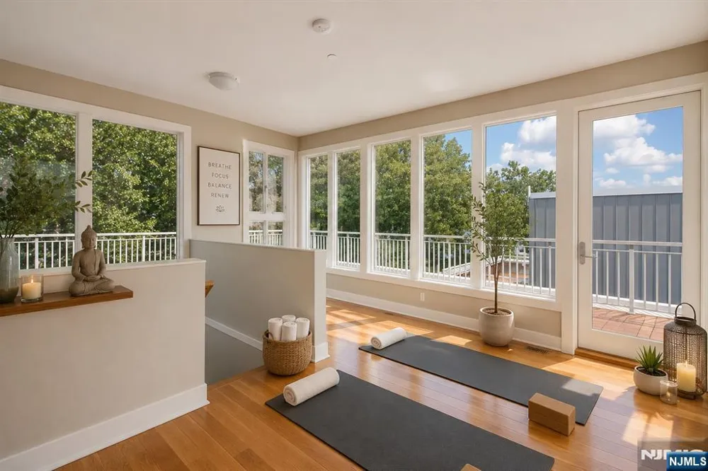6 Vela Way Edgewater, NJ 07020