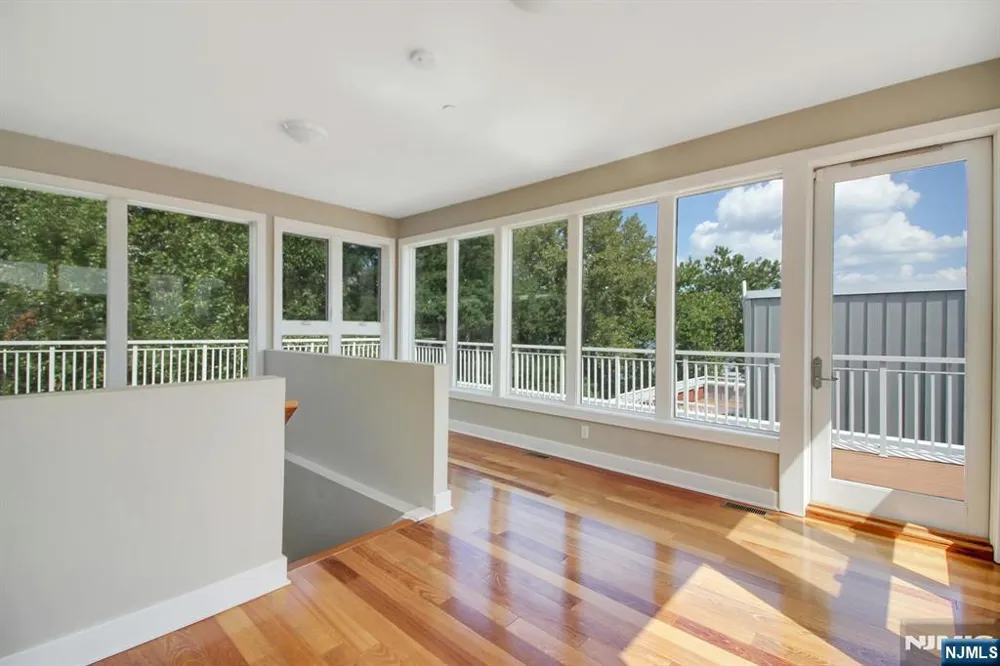 6 Vela Way Edgewater, NJ 07020