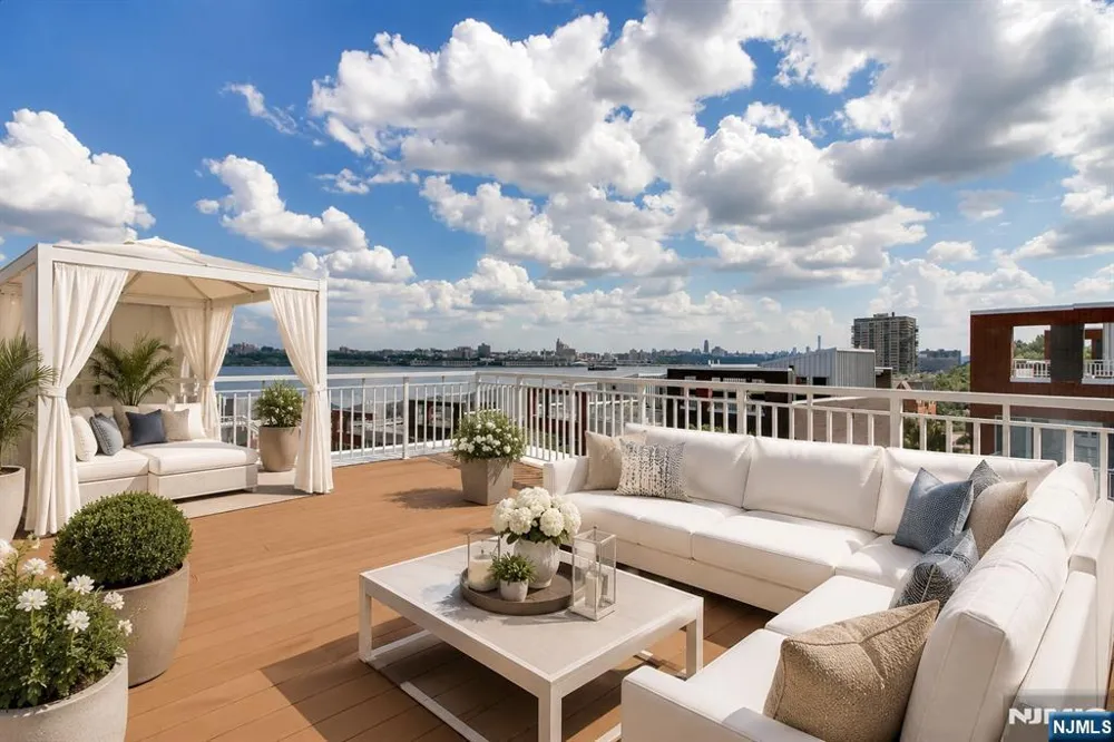 6 Vela Way Edgewater, NJ 07020