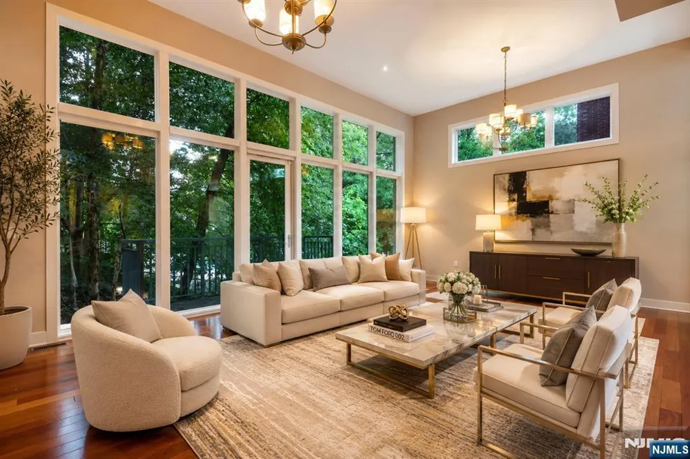 6 Vela Way Edgewater, NJ 07020