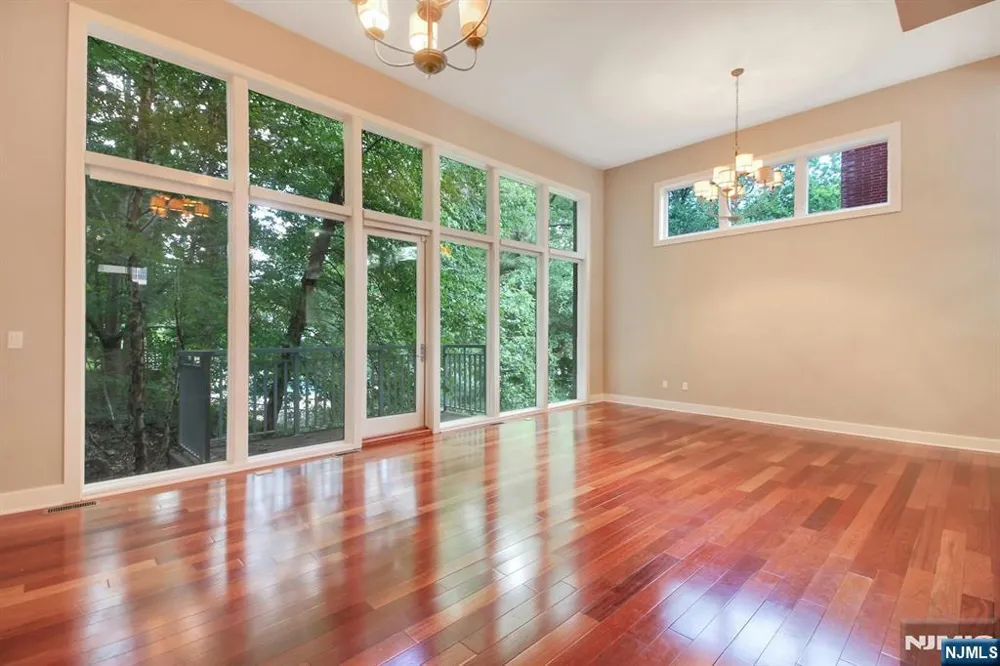 6 Vela Way Edgewater, NJ 07020