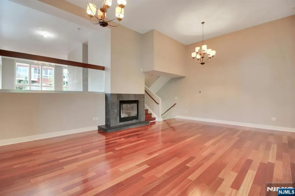 6 Vela Way Edgewater, NJ 07020