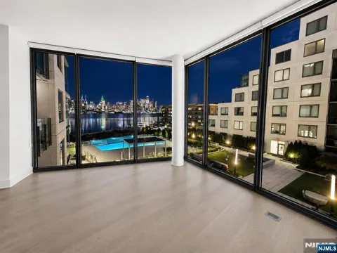 9 Ave At Port Imperial 509