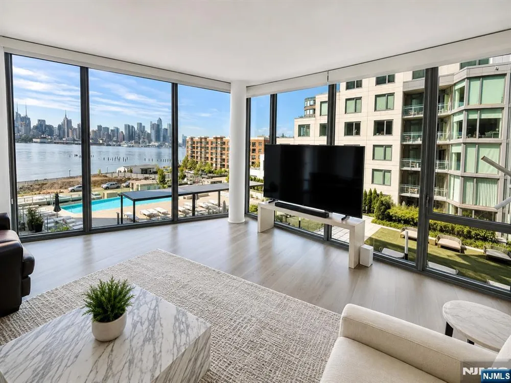 9 Ave At Port Imperial 509 West New York, NJ 07093