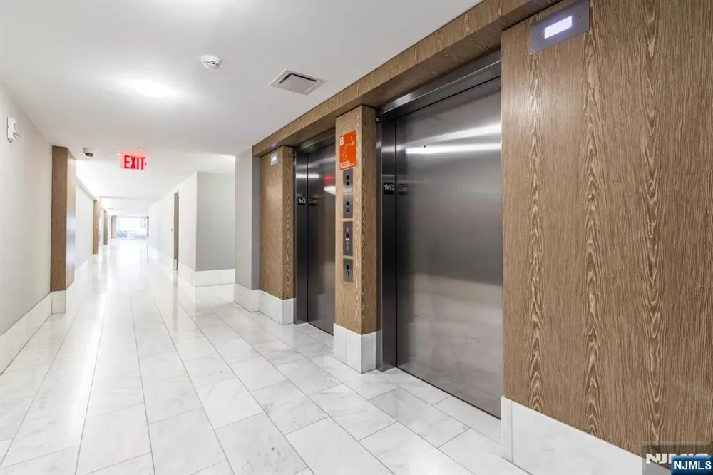 9 Ave At Port Imperial 509 West New York, NJ 07093