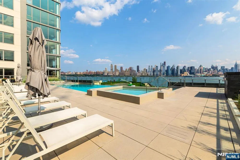 9 Ave At Port Imperial 509 West New York, NJ 07093