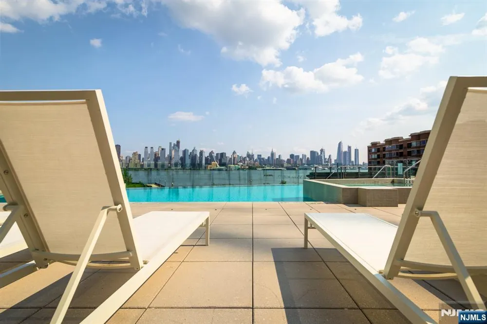 9 Ave At Port Imperial 509 West New York, NJ 07093