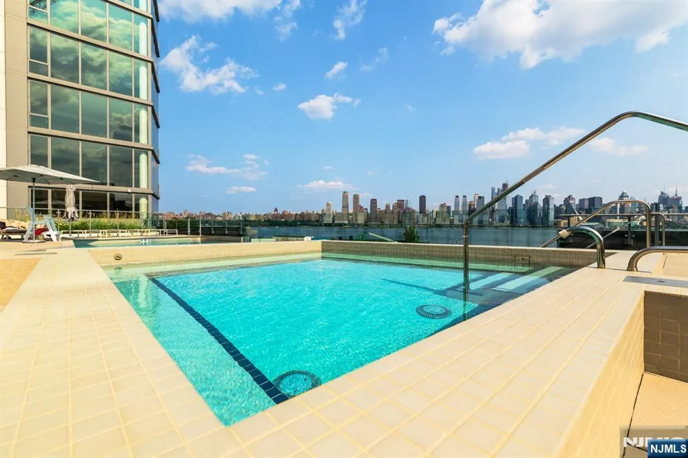 9 Ave At Port Imperial 509 West New York, NJ 07093