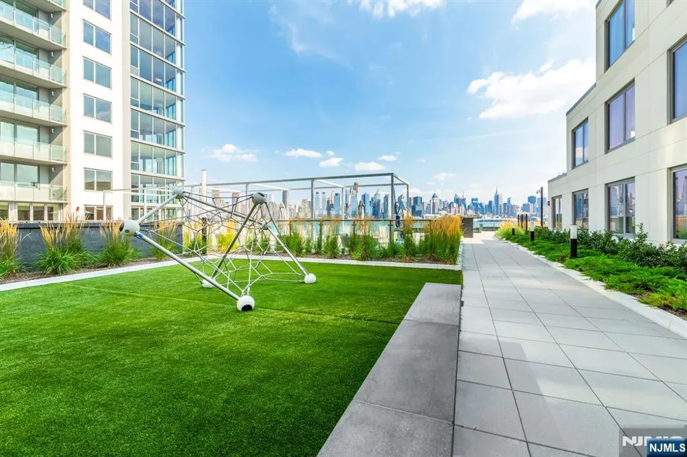 9 Ave At Port Imperial 509 West New York, NJ 07093
