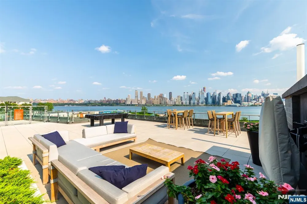 9 Ave At Port Imperial 509 West New York, NJ 07093