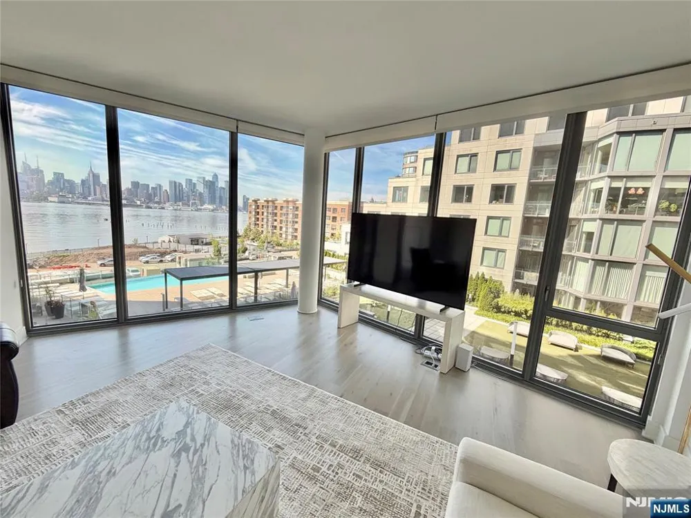 9 Ave At Port Imperial 509 West New York, NJ 07093