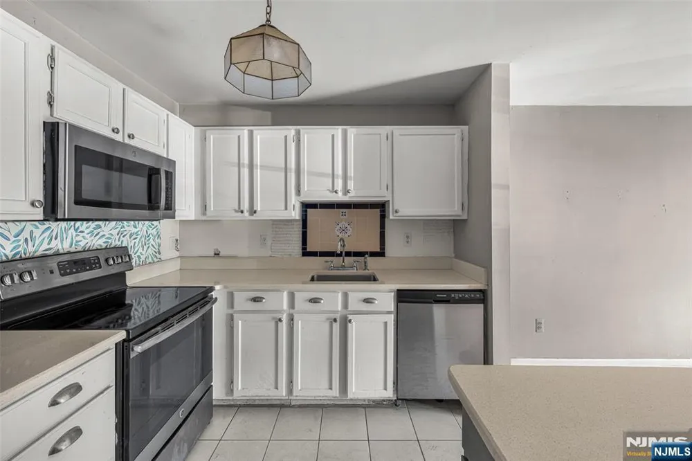 20 Mulford Court C0025 Roseland, NJ 07068