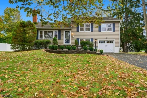 10 Lloyd Ave