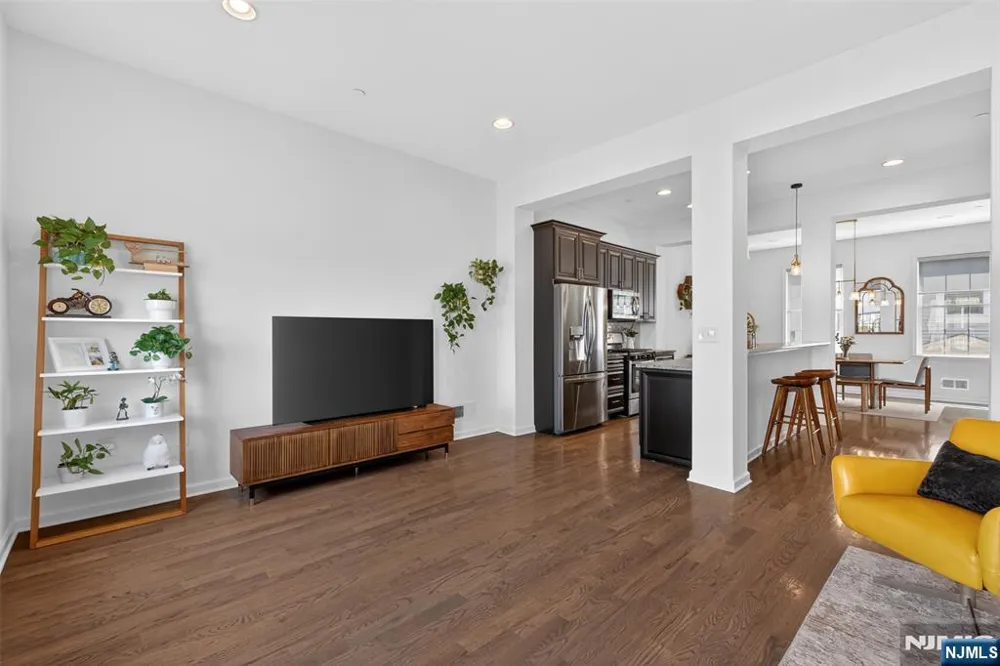 197 Roosevelt Drive Wood Ridge, NJ 07075