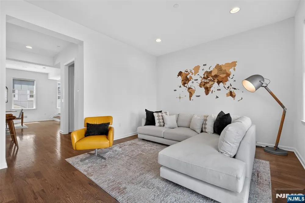 197 Roosevelt Drive Wood Ridge, NJ 07075