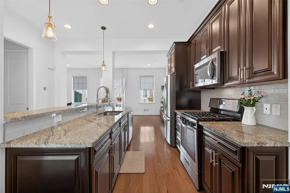 197 Roosevelt Drive Wood Ridge, NJ 07075