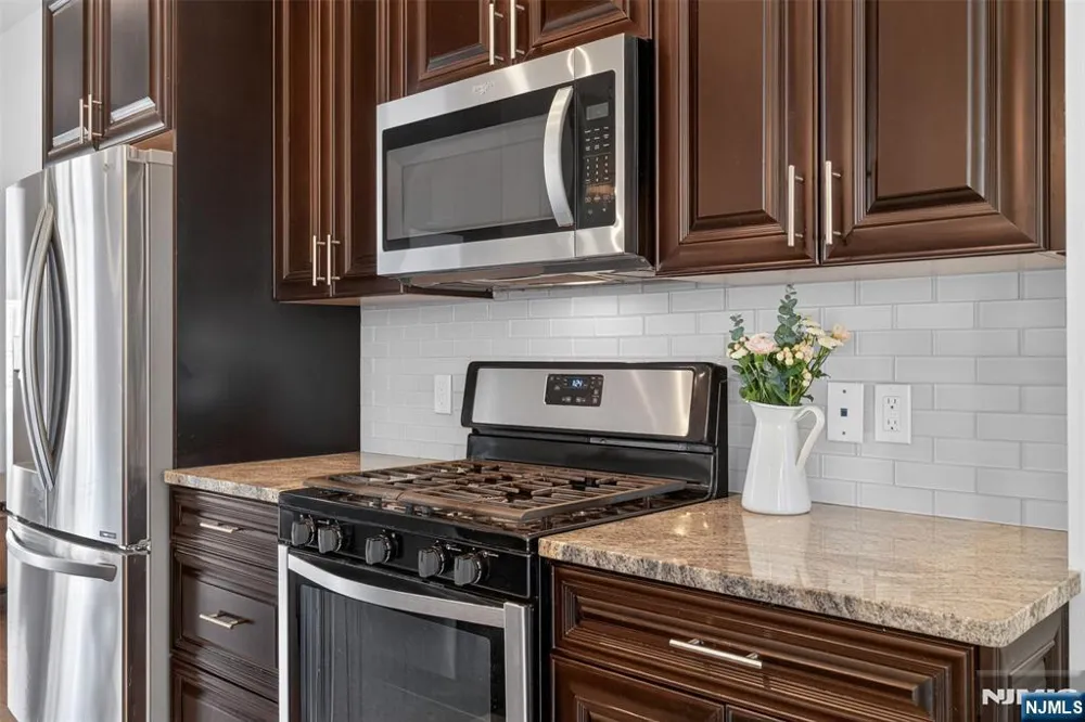 197 Roosevelt Drive Wood Ridge, NJ 07075