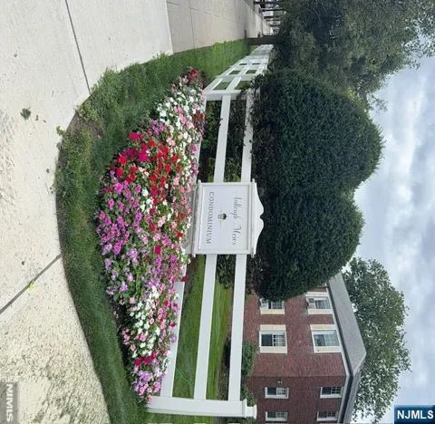 349 Bloomfield Avenue 25
