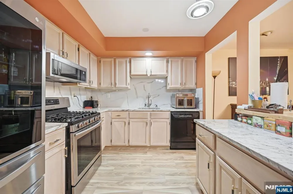 48 Beacon Hill Road D West Milford, NJ 07480