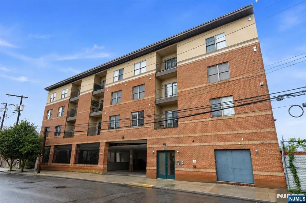 15-19 Tichenor 403 Newark, NJ 07114