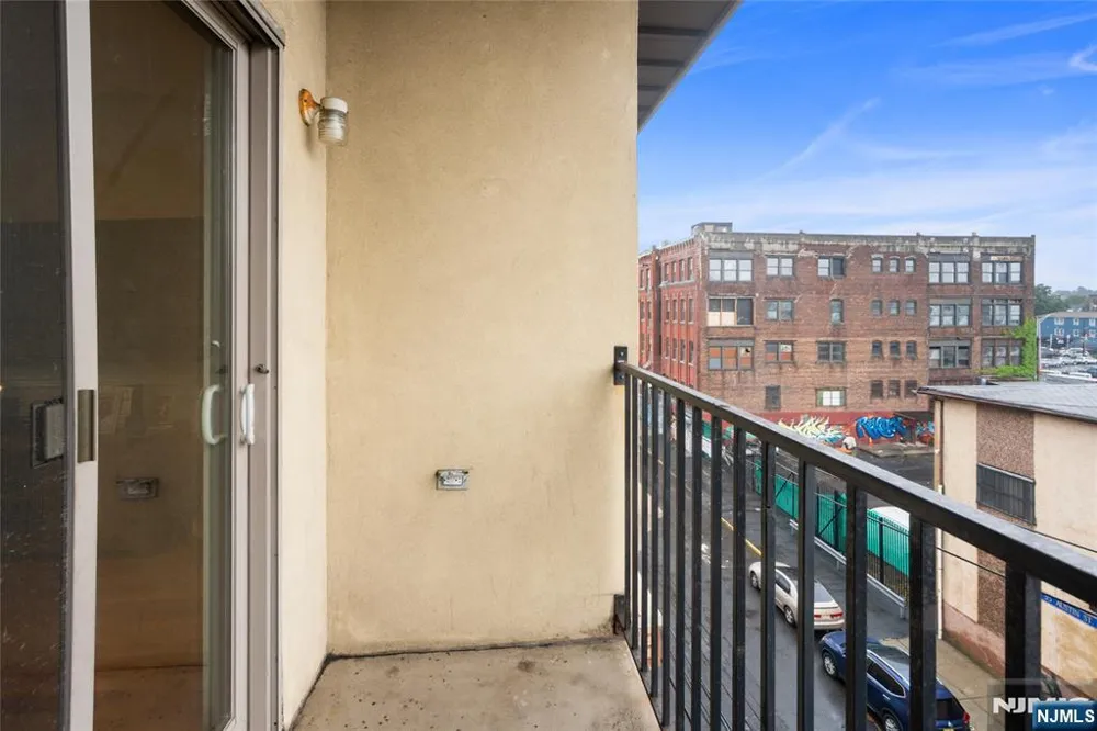 15-19 Tichenor 403 Newark, NJ 07114