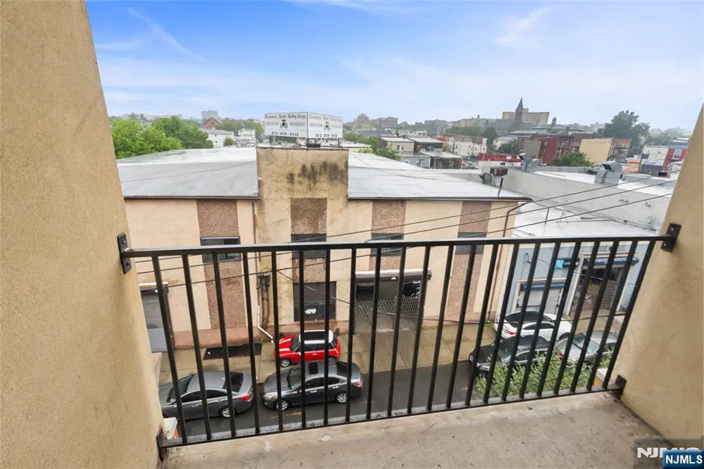15-19 Tichenor 403 Newark, NJ 07114