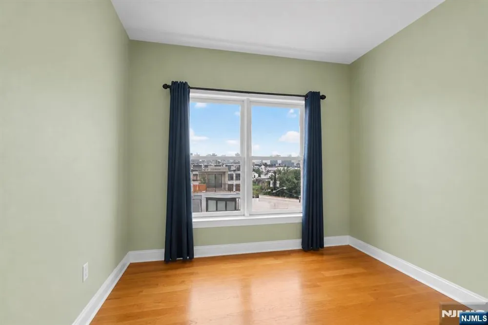 15-19 Tichenor 403 Newark, NJ 07114