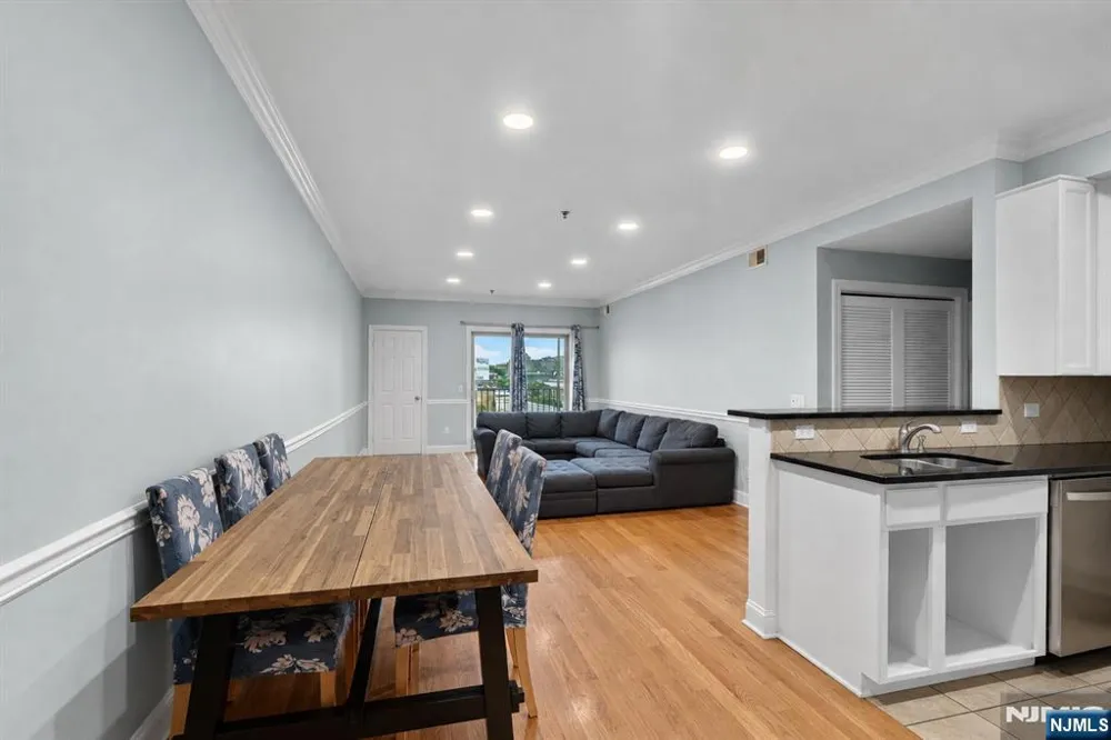 15-19 Tichenor 403 Newark, NJ 07114