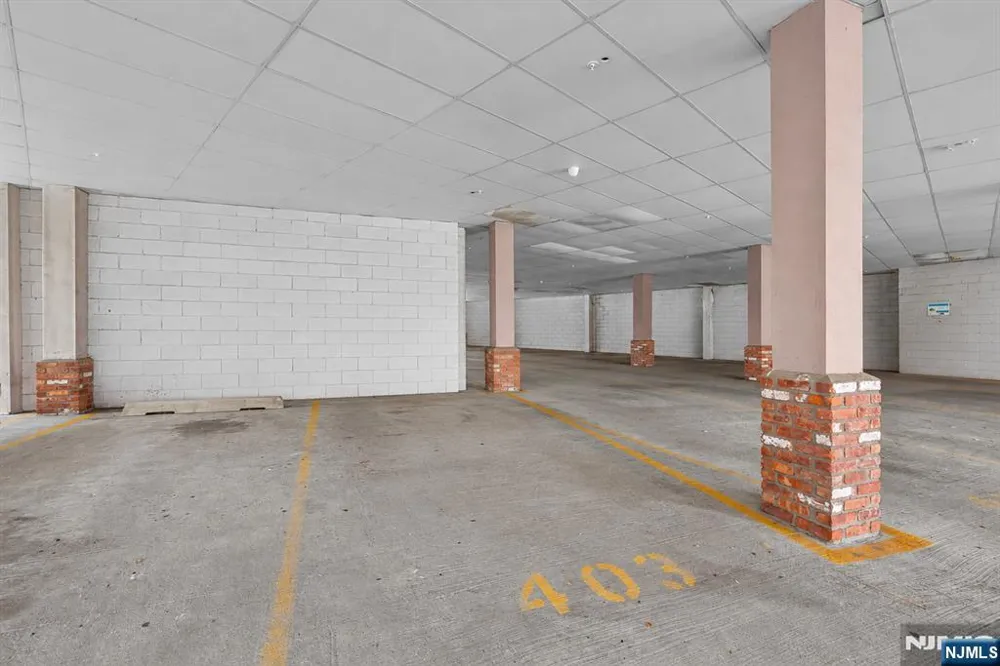 15-19 Tichenor 403 Newark, NJ 07114