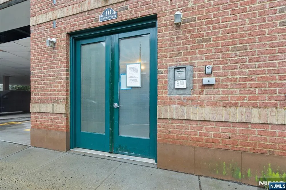 15-19 Tichenor 403 Newark, NJ 07114