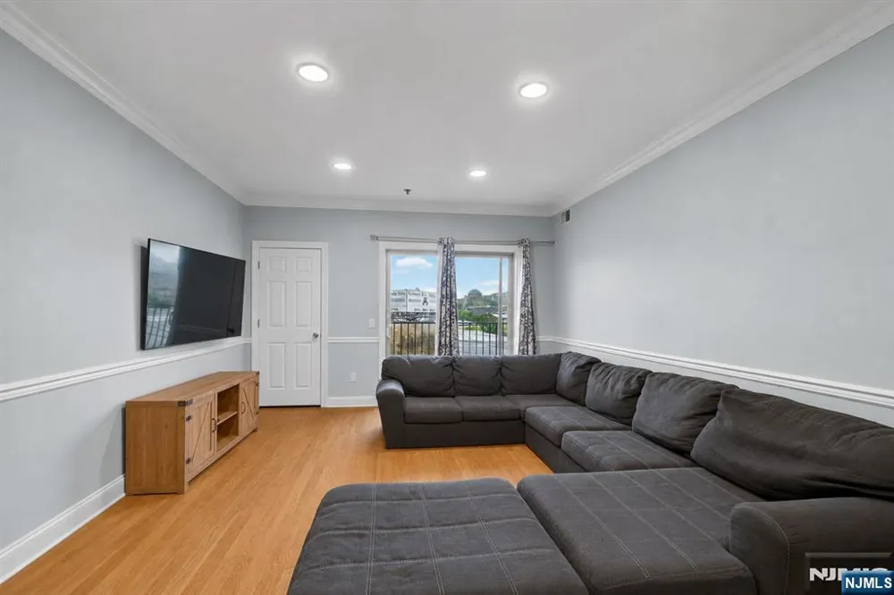 15-19 Tichenor 403 Newark, NJ 07114