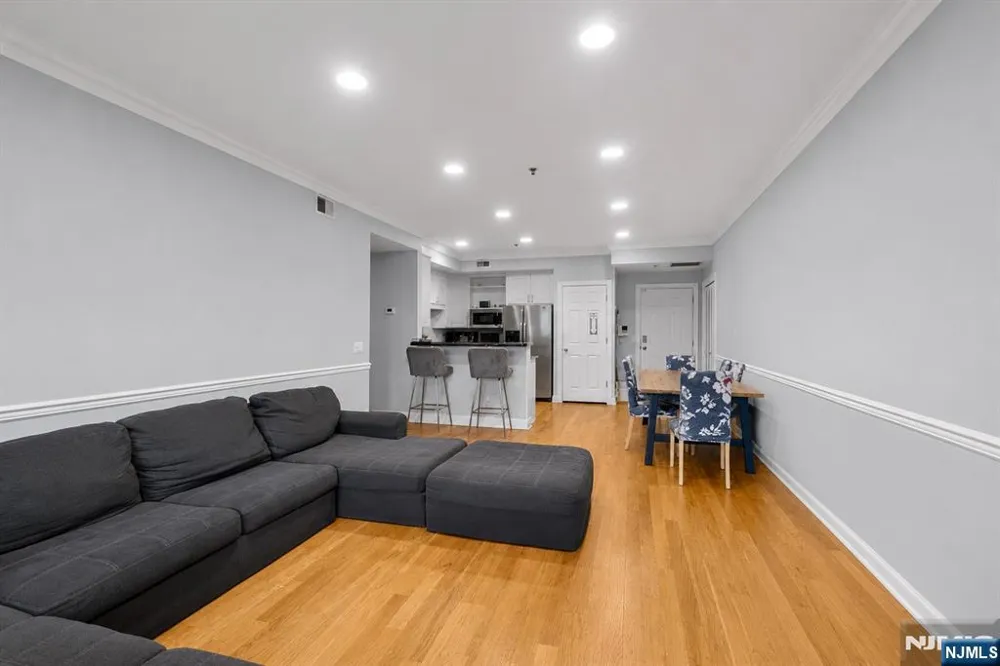 15-19 Tichenor 403 Newark, NJ 07114