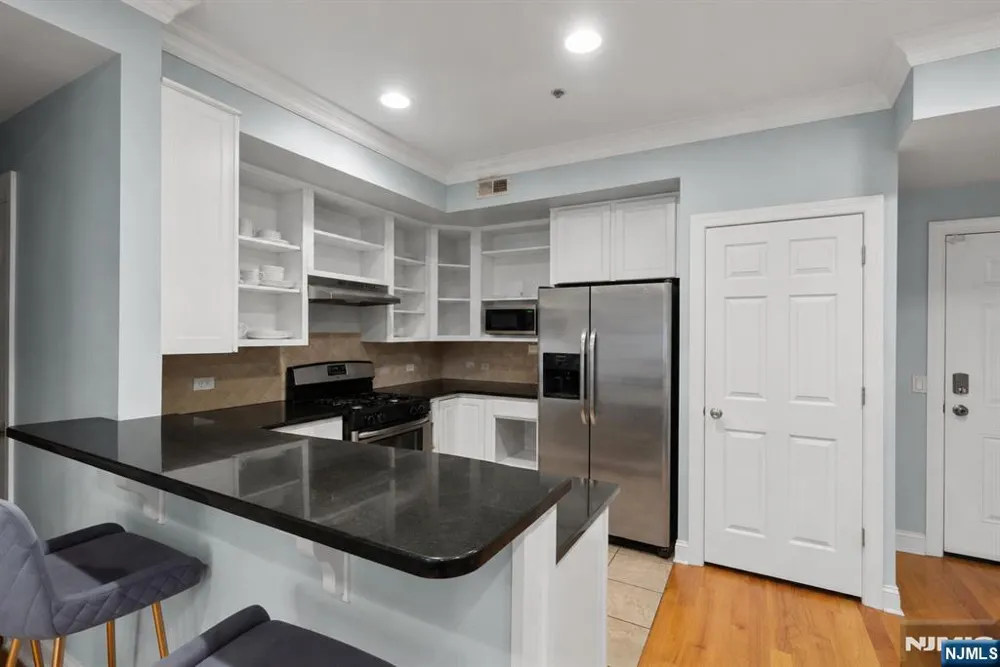 15-19 Tichenor 403 Newark, NJ 07114