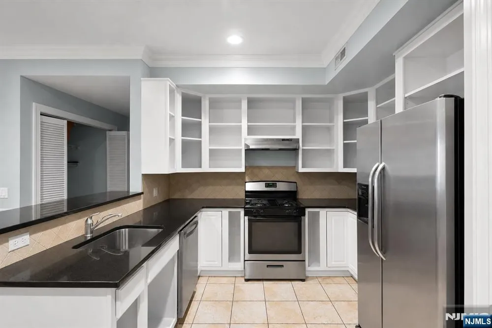 15-19 Tichenor 403 Newark, NJ 07114