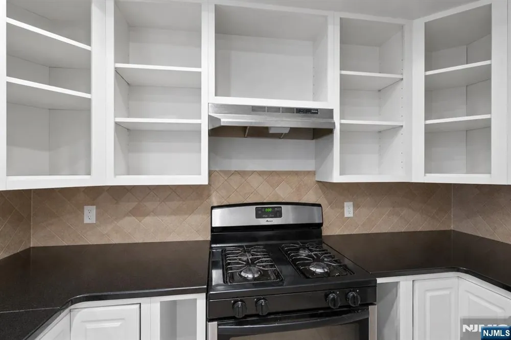 15-19 Tichenor 403 Newark, NJ 07114